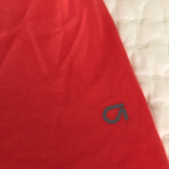 Lot of 3 Gapfit workout tanks - Picture 8 of 8